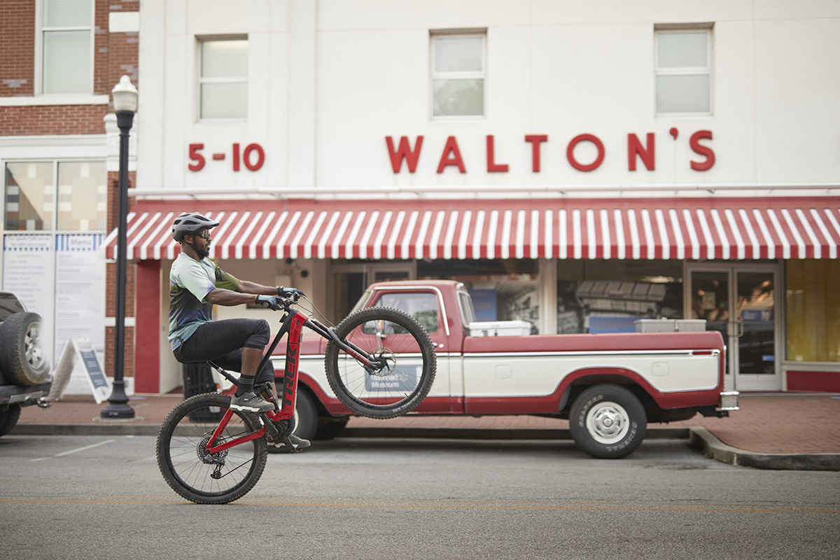 #WheelieWednesday 😎 
Check out some of our favorite MTB styles here: trek.bike/MTBapparel