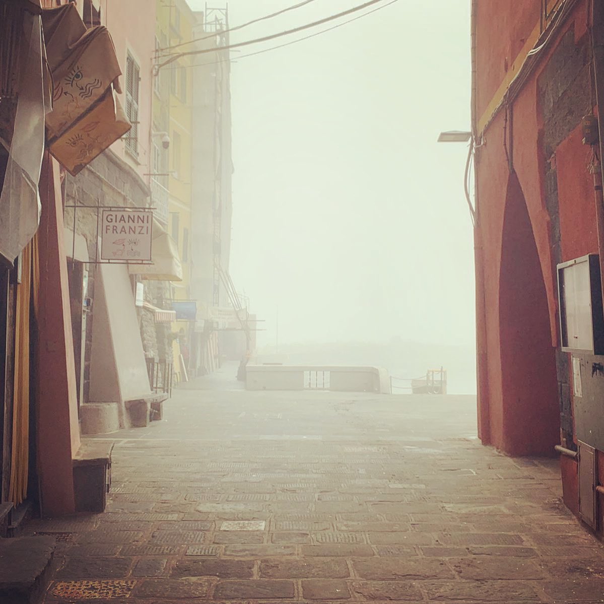 Gianni_Franzi's tweet photo. Stasera avremo invitato volentieri a cena tutta l’Olandese Volante🏴‍☠️ #sapevatelo #24febbraio #nebbia #perlanera #pirati #fog #liguriagram #turismoinliguria  #volgoliguria #amoliguria #orgoglioliguria #vernazza #cinqueterre #parco5terre #liguria #hotel #ristorante #italia #borghi https://t.co/3KJobICCrU