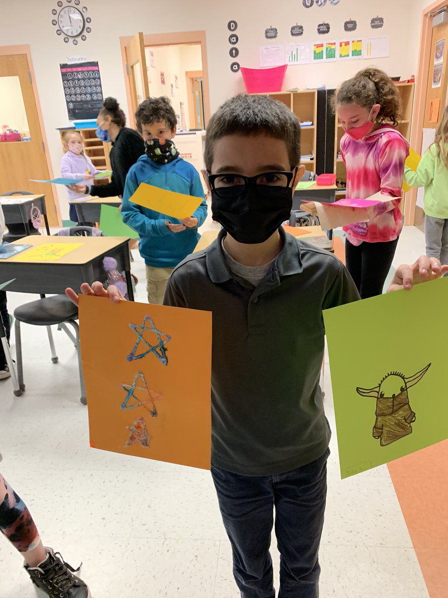 MsDemaris3's tweet image. We had some fun today salt painting and doing a teacher directed drawing of Baby Yoda! 🤩