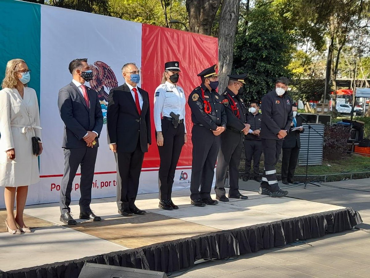 AlbertoEsteva's tweet photo. ⁦@AlcaldiaAO⁩ rinde honores a nuestra bandera Nacional! ⁦@Claudiashein⁩ ⁦@SuarezdelReal1⁩ ⁦@SergioMayerb⁩ ⁦@pepina777⁩ - 24 Febrero 2021. Inmediatamente después Gabinete de Gobierno en vivo  y Público , desde el Parque de la Bombilla . https://t.co/EyfacYFwJ2