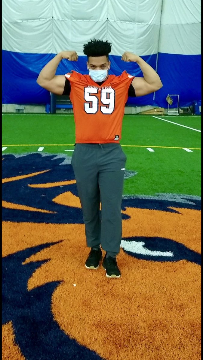 FEzeagbor_Xhs's tweet photo. Thankful for the visit @Utica_Football @Coach_Scala @coachdicunto @BooseCoach https://t.co/VQBQ4LOcqV