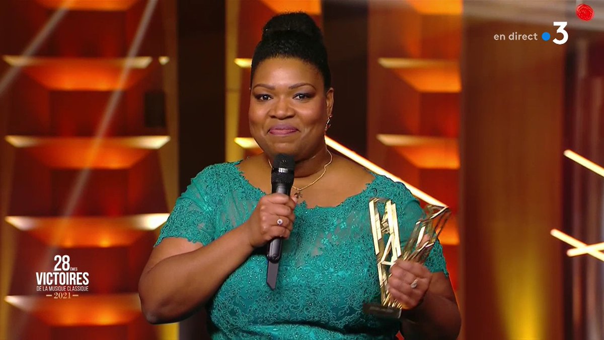 Olyrix_officiel's tweet image. Marie-Laure Garnier remporte la Victoire de la Musique Classique 2021 dans la Catégorie Révélation artiste lyrique #victoires2021 🏆🎶
➡️ bit.ly/VictoiresClass…