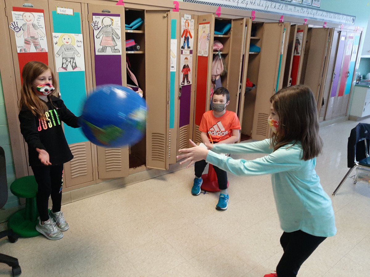 MrsJGalas's tweet photo. Science games...6 ft. apart. These 2nd grade scientists are collecting data to find out..."Is there more land or water on planet Earth?" @ComoParkSchool #legendarylearning #sciencegames #secondgradescience https://t.co/zDYRyAl1we