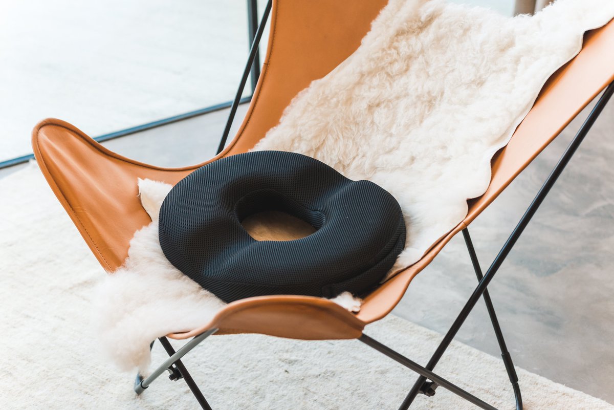 AnboCare's tweet photo. Our AnboCare Donut Pillow is deal during pregnancies, post injuries or when suffering from pain.👍 The pillow is heat responsive and thus adjusts to your bodys shape. 

#donutpillow #donutcushion #backpainpillow #ringpillow #memoryfoampillow #seatcushion #hemmrhoid #seatpillow https://t.co/xFXFejtZvO