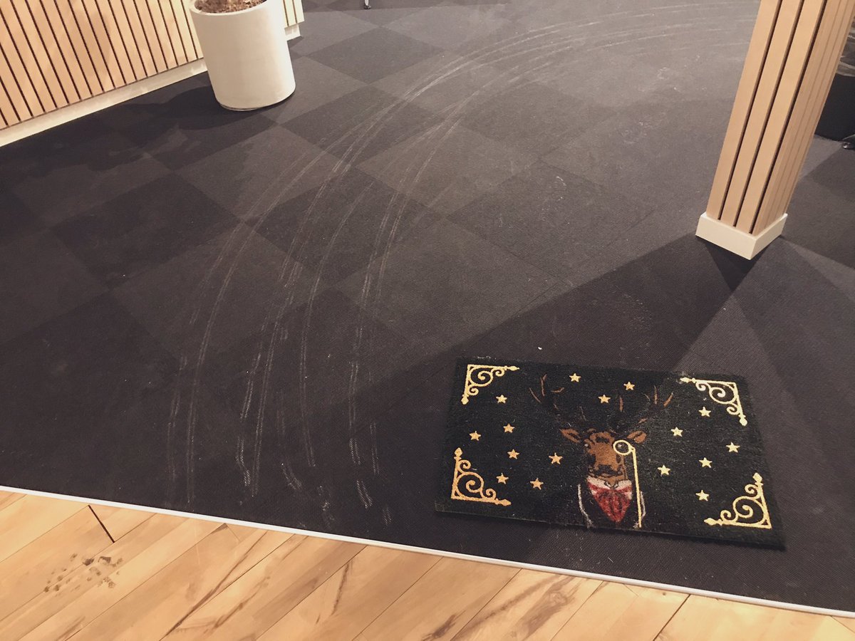 KarstenHjorth's tweet photo. Det støver under ombygningen her i Hjorth Advokatfirma, så vi har fundet dørmåtten frem. #advokat #Struer https://t.co/bEyogvOhNB