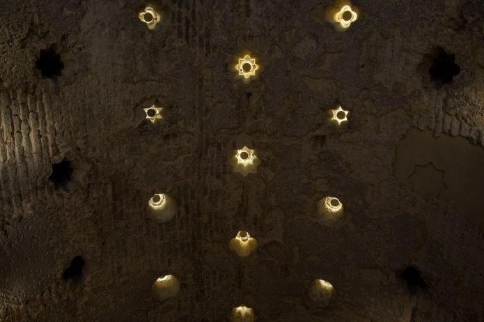 alfonslopeztena's tweet photo. Workers renovating a bar in Seville, Spain, have uncovered a well-preserved hammam, or a bathhouse, believed to date back to the 12th Century, with a star-shaped skylight, nearly 90 skylights in the roof, and Islamic geometric artwork on the walls
https://t.co/RDvi7lFczw https://t.co/2C2Z5HKRbP