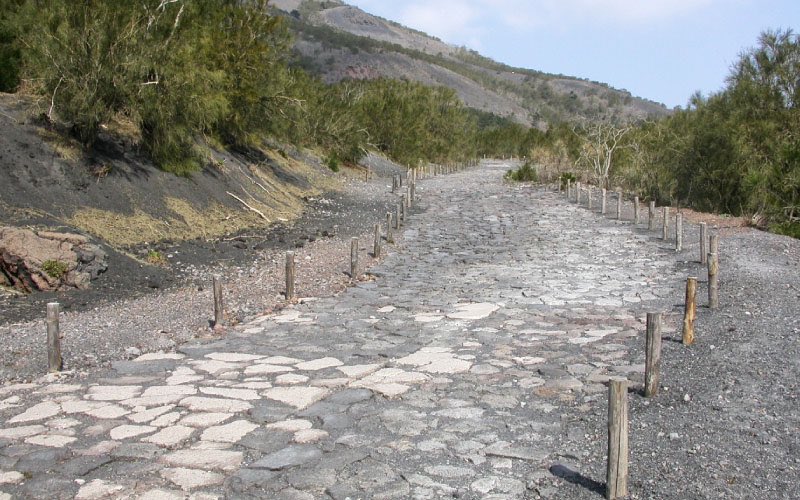 Ho una buona notizia in merito al “Grande Progetto Vesuvio”: è partita la procedura di gara per la riqualificazione del sentiero n.6 del <a href="/VesuviusPark/">Ente Parco Nazionale del Vesuvio</a> “la Strada Matrone”, seconda porta d’accesso al Cratere del Vesuvio. #noisiamoilvesuvio