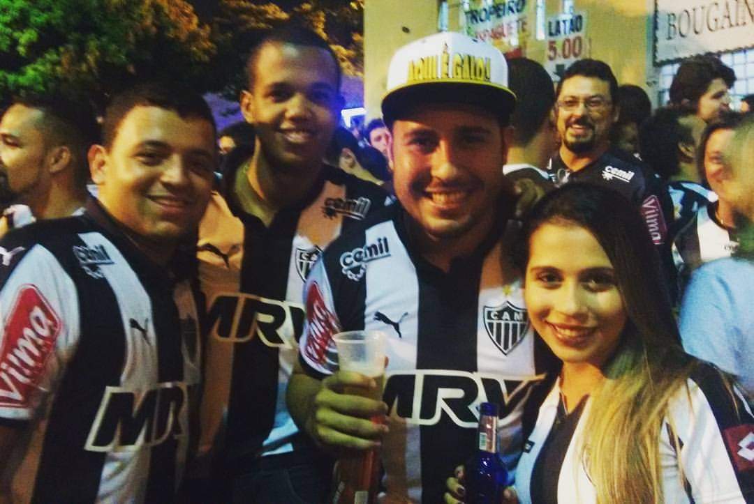 Marinaponzo's tweet photo. 5 anos atrás... Saudades do nosso pré jogo, migos @BielNunesCastro @wvinicius_13 @rafaelguedes0 🤍🐔Essa é digna de #DoTerceiraoPraVida ou melhor #DoFundamentalpraVida https://t.co/rLSL40A01u