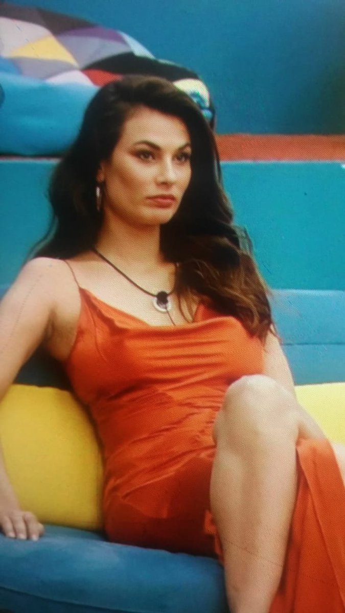 minique_miranda's tweet photo. Já seguiram a DAYANE no insta hoje? GENTE É SERIO ELA TEM QUE BATER 1 MILHAO E 500 PRA ULTRAPASSAR O FAVORITO DA ITÁLIA ANTES DA FINAL ACABAR. PFV SEGUE AÍ #SARIETTES #SAROLFOS #CARTHUR #CADOLFOS https://t.co/SCQZz1Ebjd https://t.co/Z3RvxD26MW
#DAYANEMELLOCAMPEA