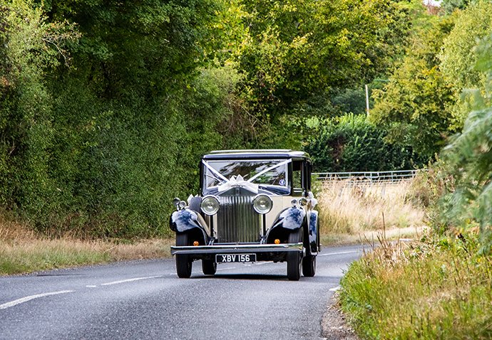 Wedding days in the beautiful Oxfordshire countryside...#weddings #wedding #weddingsuk #vintage #rollsroyce