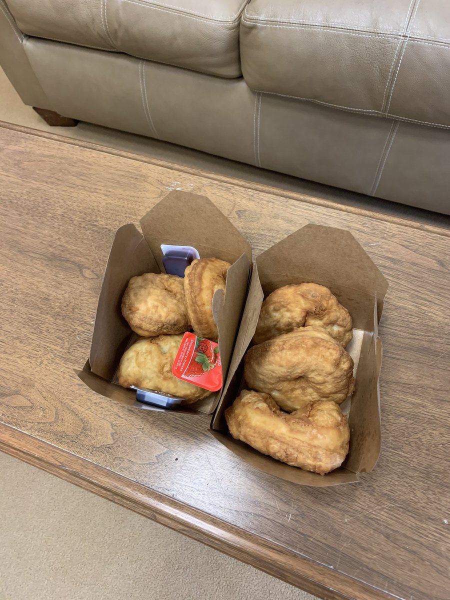 It was well worth the short drive out to Pinkie Road to check out the The Moose and Bannock. 
While they are still brand-new and relying on word of mouth, they have been busy frying up delicious bannock.  
Highly recommended. #SupportLocal