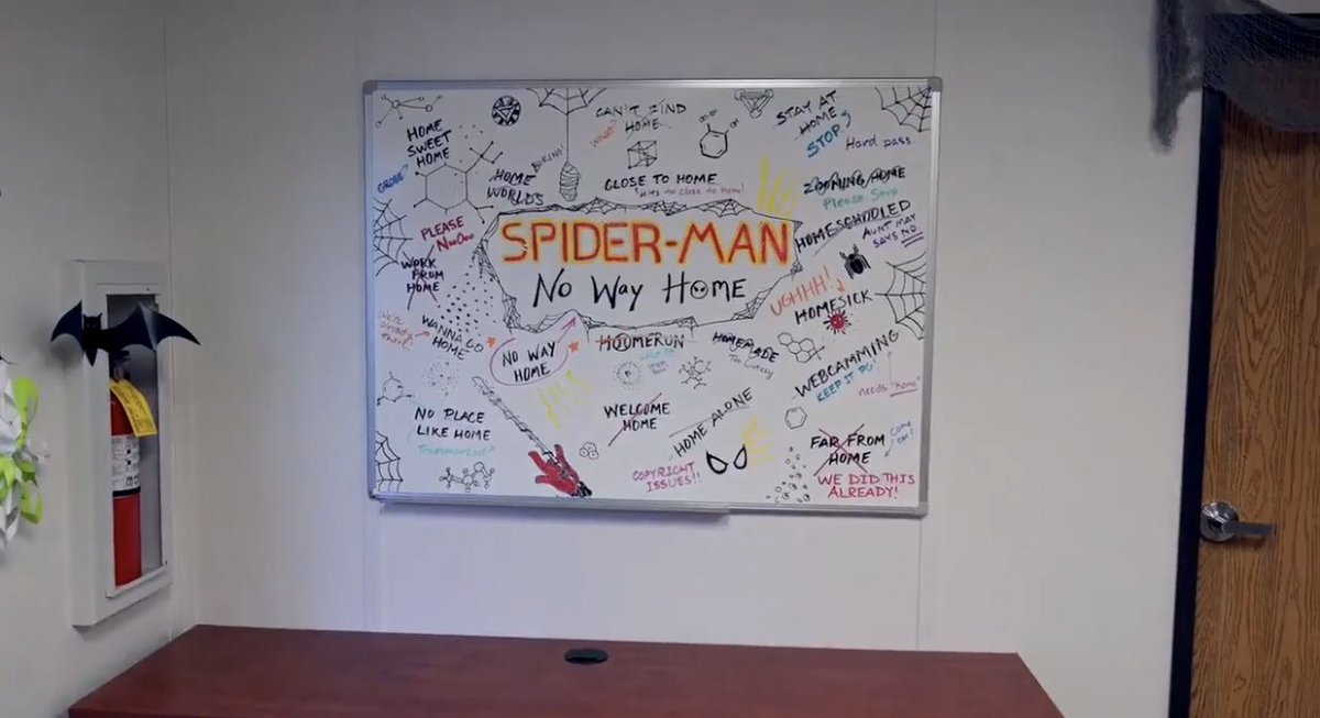 GeekNacion's tweet photo. Alguien más notó el logo de #Batman que salió en el vídeo de #Spiderman #NoWayHome ??? Creo que esto solo puede entenderse de una sola manera: MULTIVERSO DNTRE DC Y MARVEL CONFIRMADOOOOOOOOOOO 🤣🤣🤣 hahahaha https://t.co/fTEdv2ORVr