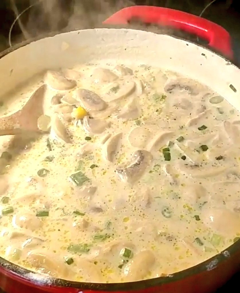 CookEffing's tweet image. Mama F***ing Cook's Chicken Corn and Mushroom soup. Ever come in from a hard days work freezing your bollocks off? This shit will cure that in a heartbeat. Recipes for this and more on my Instagram ❤️🍲
instagram.com/p/CBQjP-jgDa8/…