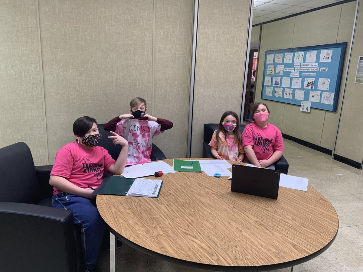 MissHuber6's tweet photo. Pink Shirt Day! ⁦@LakeviewSchool5⁩ ⁦@RegPublicSchool⁩ #PinkShirtDay #ChooseKindness https://t.co/Wtoc4EYukI