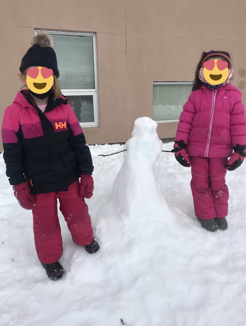 MissKBourque's tweet photo. We had a blast building snowmen in front of the school today! Lots of awesome creations from our Grade 1 students. @asdnnb #ASDNwinter #TMOWinterChallenge https://t.co/GLcG5uVQ8u