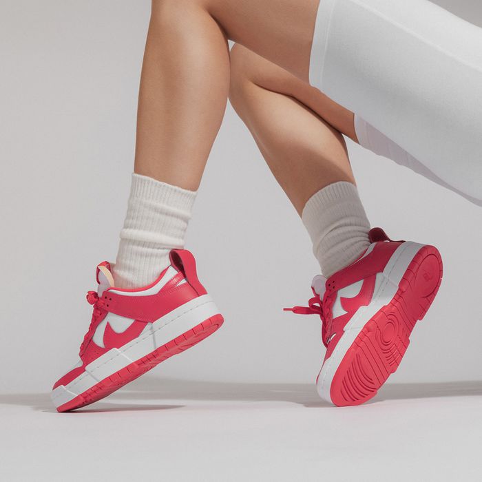 dunk low siren red