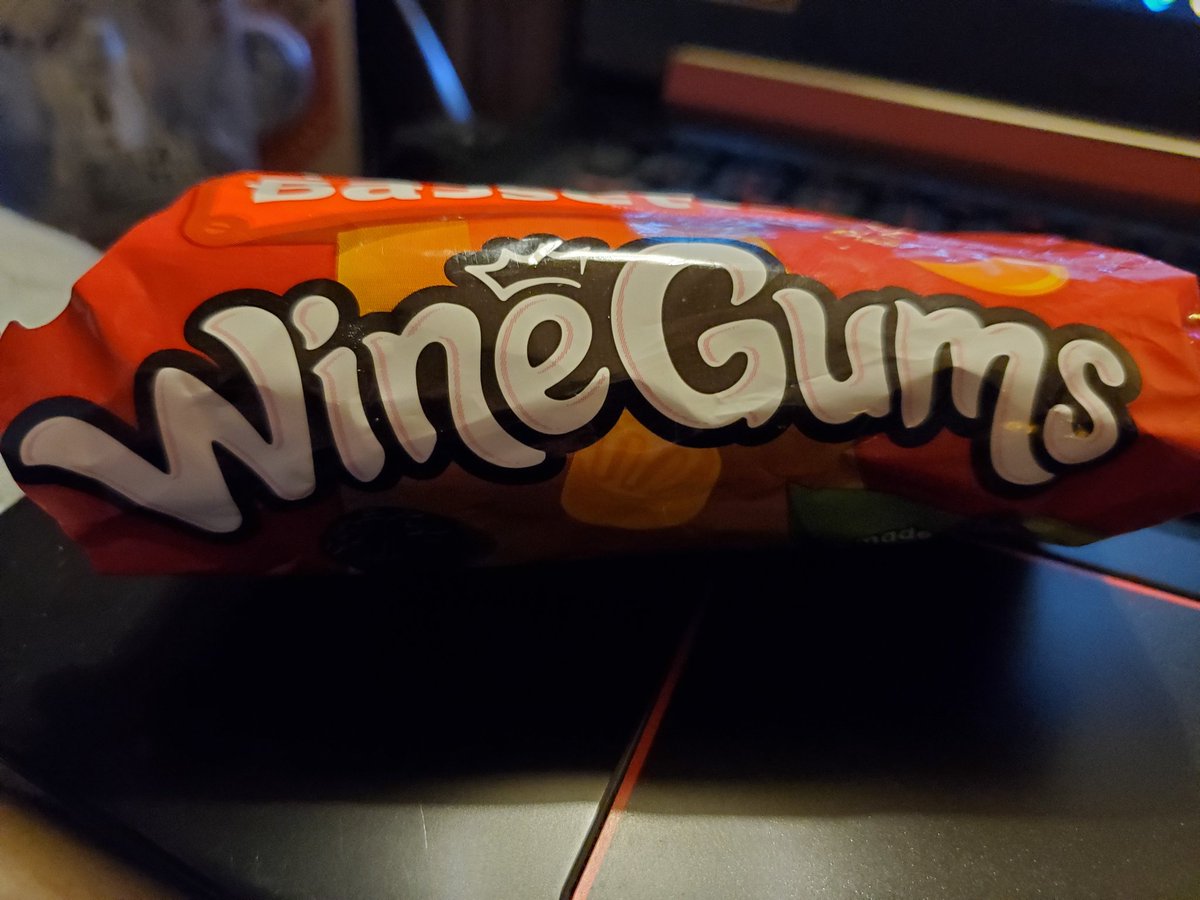 eelrengaw's tweet photo. These smell weird, yet taste INCREDIBLE
#Britishcandy #pu #yum https://t.co/WBn9hJlPXE