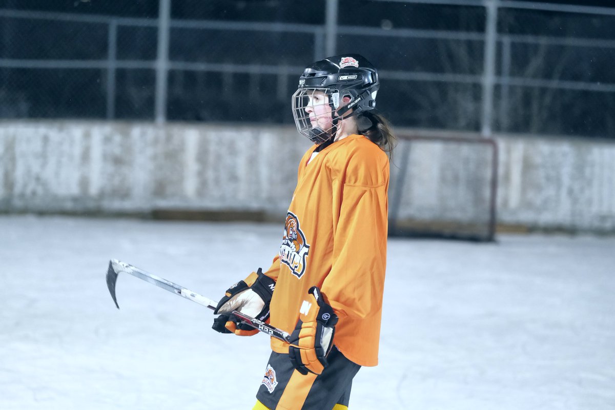 McKenna Riley’s spirit was definitely felt here in the Maples, as her Silvertips met physically for the first time since her passing in December. Veterans Bryn Schmidt &amp; Autumn DeGraeve helped lead the #MWJHL club’s first organized practice in 2021. #ODR ⁦<a href="/MWJHL_Tips/">MWJHL Silvertips</a>⁩
