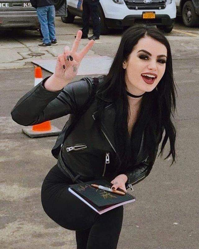 #WCE The fans just can't get enough of her...