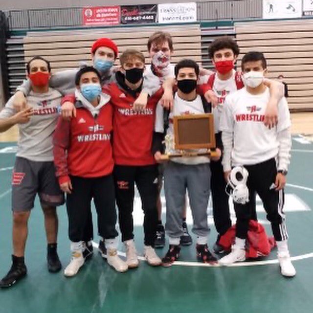HollandWrestlin's tweet photo. It is amazing what can happen when you believe in yourself,  you believe in each other, and you never give up! The coaches are extremely proud of this group of men. It was a back and forth battle between Holland and Reeths-Puffer, and Holland came out on top - winning on criteria https://t.co/kBSj3Nksze