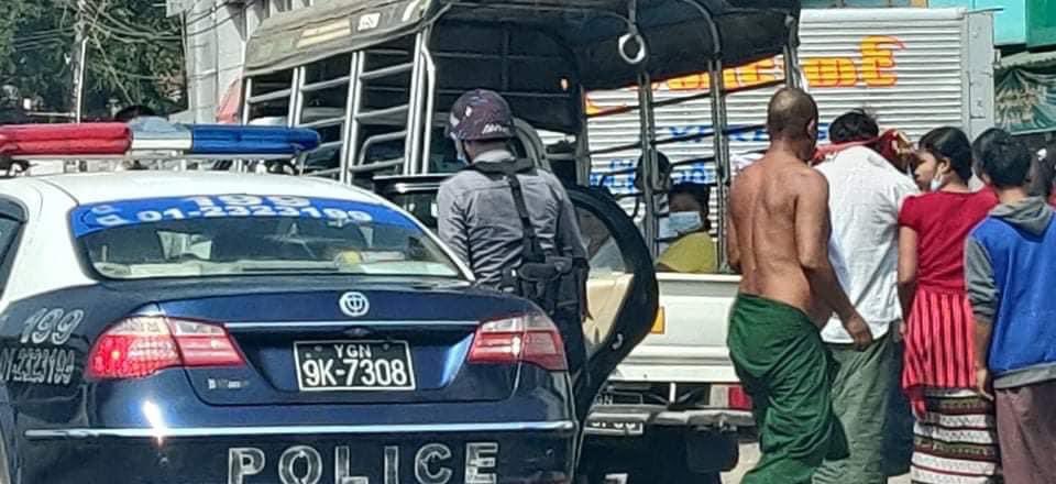 na_gyi's tweet photo. Hired Thugs coming out a police car! 25.02.2021 This morning, Hired Thugs are gathering in Sule, downtown Yangon to create the illusion of pro army demonstration!#HearTheVoiceOfMyanmar #WhatsHappeningInMyanmar #myanmarmilitarycoup #MilkTeaAlliance https://t.co/ONHci6UUcE