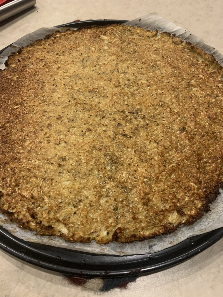 kdk249's tweet image. Putting good use to they veggies. First time making Cauliflower Pizza