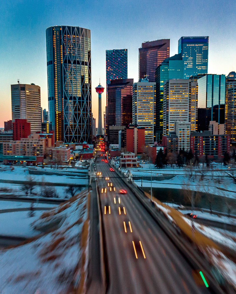 ericgon_'s tweet photo. Dusk in Calgary https://t.co/rx2m00FiNU