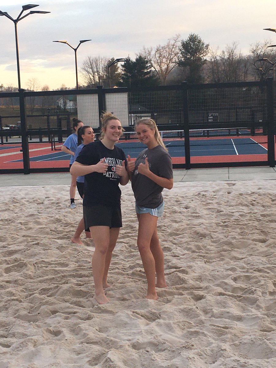 2 👍🏻 up! Gorgeous day on campus and our ladies took advantage of it!