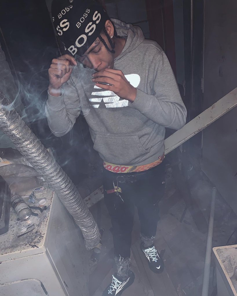 ATOJankyAhk's tweet photo. Only 🕰Dey Call My Phone🤳🏽..When Dey Meh,🎭🗣When Dey Need Sum ,🤲🏽💲Hol Up Let’s Switch Shoes See If Uu Gimmie Sum...🧏🏽♂️😴#FreeWhoMatta⛓👟#LongLiveDaReal💕🐍 https://t.co/Jc1ZG51nND