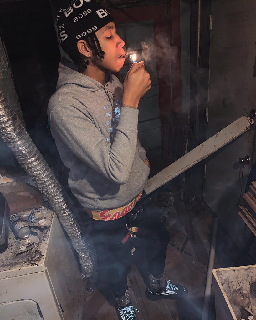 ATOJankyAhk's tweet photo. Only 🕰Dey Call My Phone🤳🏽..When Dey Meh,🎭🗣When Dey Need Sum ,🤲🏽💲Hol Up Let’s Switch Shoes See If Uu Gimmie Sum...🧏🏽♂️😴#FreeWhoMatta⛓👟#LongLiveDaReal💕🐍 https://t.co/Jc1ZG51nND