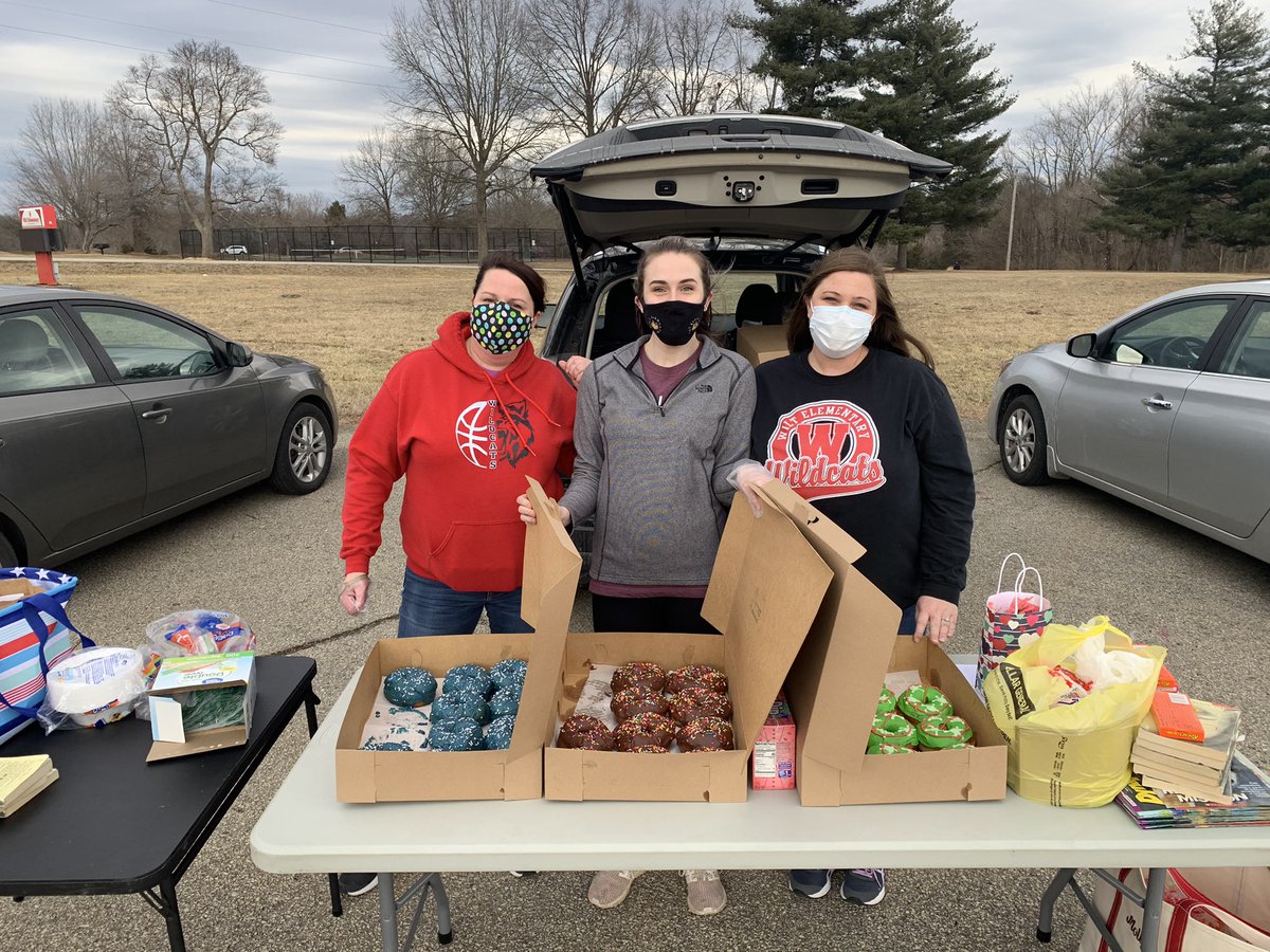 MsDobbins18's tweet photo. Artifact alert! Our fifth graders wrote persuasive essays convincing a bakery to make their ideal donut, and @HiFiveDoughnuts provided!! Thank you for bringing student work to life! #IamJCPS #WiltWildcats @WiltElementary https://t.co/ZFBBreusx0