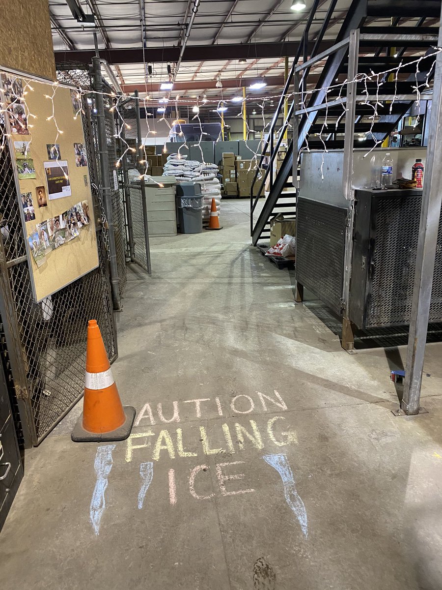 GLNESafe's tweet image. The weather is getting nicer and the sun is starting to make an appearance! ☀️ Let’s not lose focus of the hazards that pleasantly changing seasons can bring. Watch for falling ice! 🧊@Gr8LakesUPSers @Gr8LakesSafety