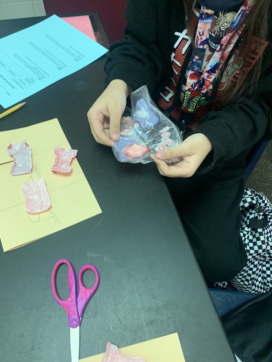 RocknwithHays's tweet photo. Cryar Cats making starburst rocks @CryarCats https://t.co/0RvIQbrXXs