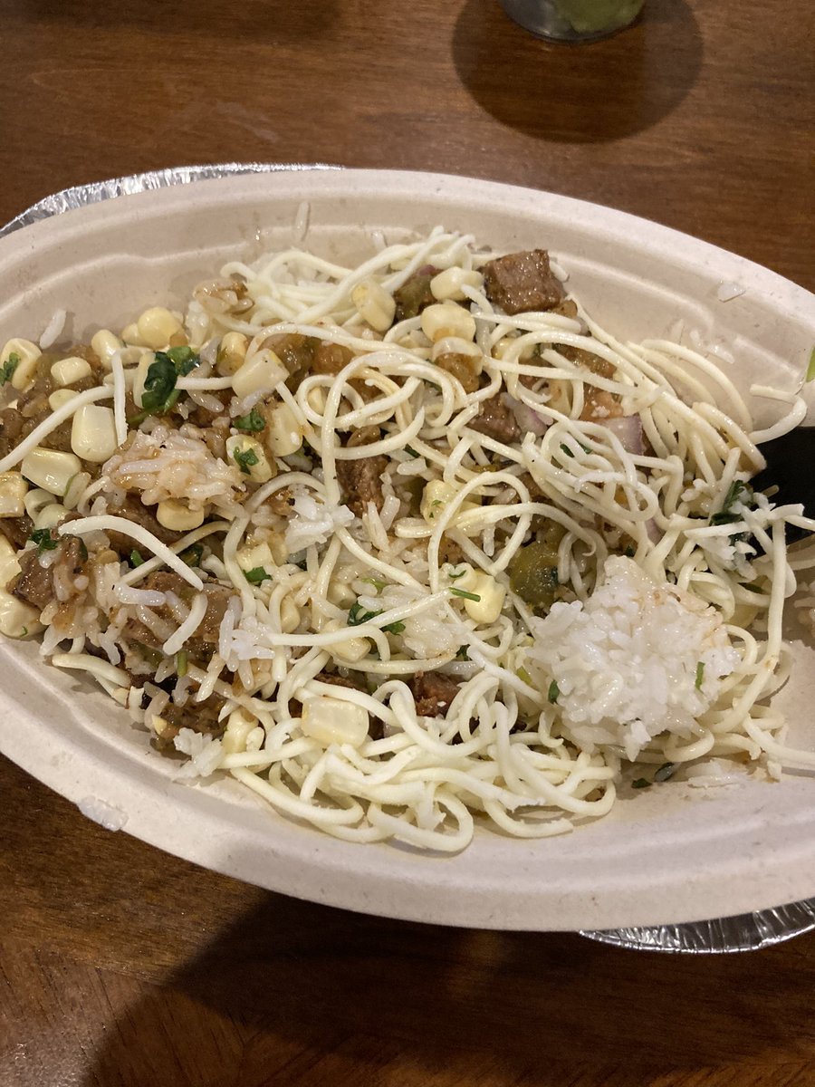 Disappointed in <a href="/ChipotleTweets/">Chipotle</a> ordered a burrito with black beans tonight online and got this bowl with no beans 👎🏼