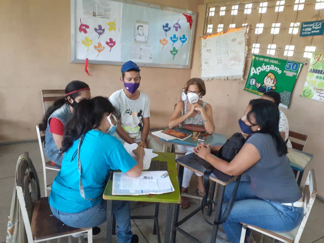Circuito3Red12's tweet photo. Circuito 6 Red 12 Valera presente en el Plan de Formación La Comuna una Escuela, Comuna Angel Roberto Perdomo, Sede L. Antonio Nicolás Briceño @LirosTorres @div_ze @psuvaristobulo @ze_trujillo @red12valera @NicolasMaduro https://t.co/EG2XYhkV2K