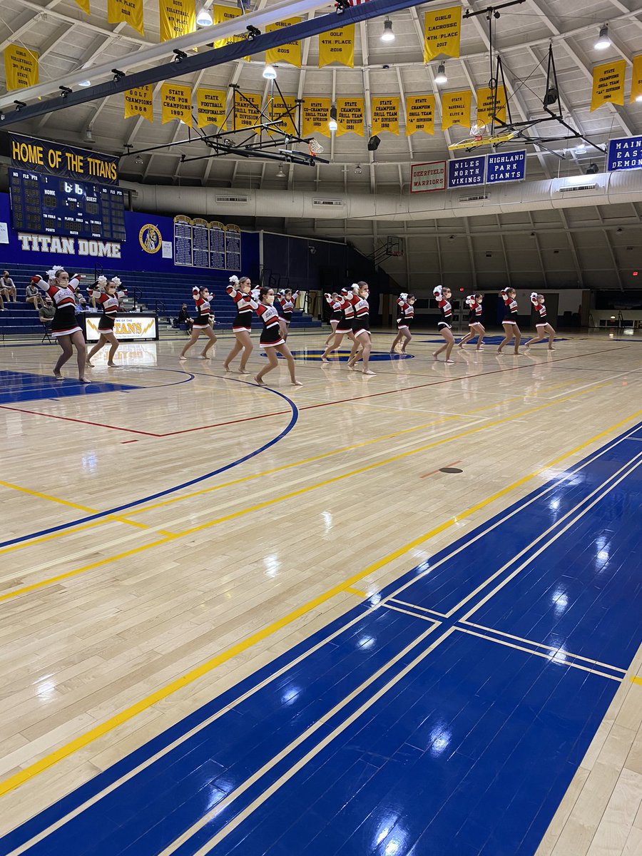 Incredible performance by our varsity Hawkettes!! Great job ladies and <a href="/CaseyGibbons6/">Casey Gibbons</a>