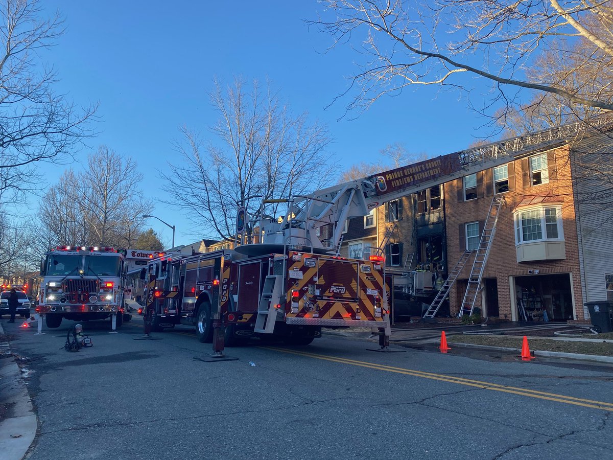 Kentland33's tweet photo. #Tower33 was alerted to respond for the Townhouse Fire in Company 20’s first due. While enroute communications updated units that they were receiving multiple calls. The first due engine arrived with a 3 story townhouse, fire showing. https://t.co/AtzIeU0wYh