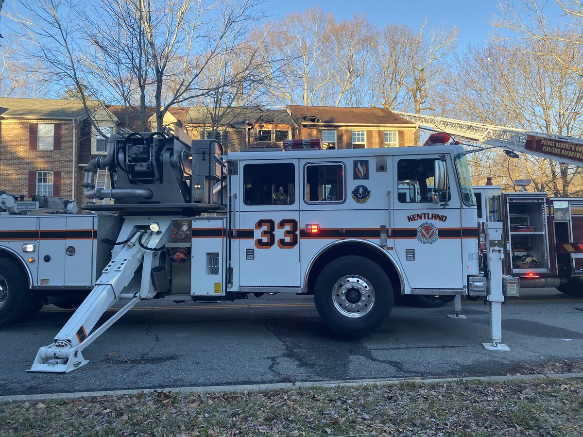 Kentland33's tweet photo. #Tower33 was alerted to respond for the Townhouse Fire in Company 20’s first due. While enroute communications updated units that they were receiving multiple calls. The first due engine arrived with a 3 story townhouse, fire showing. https://t.co/AtzIeU0wYh