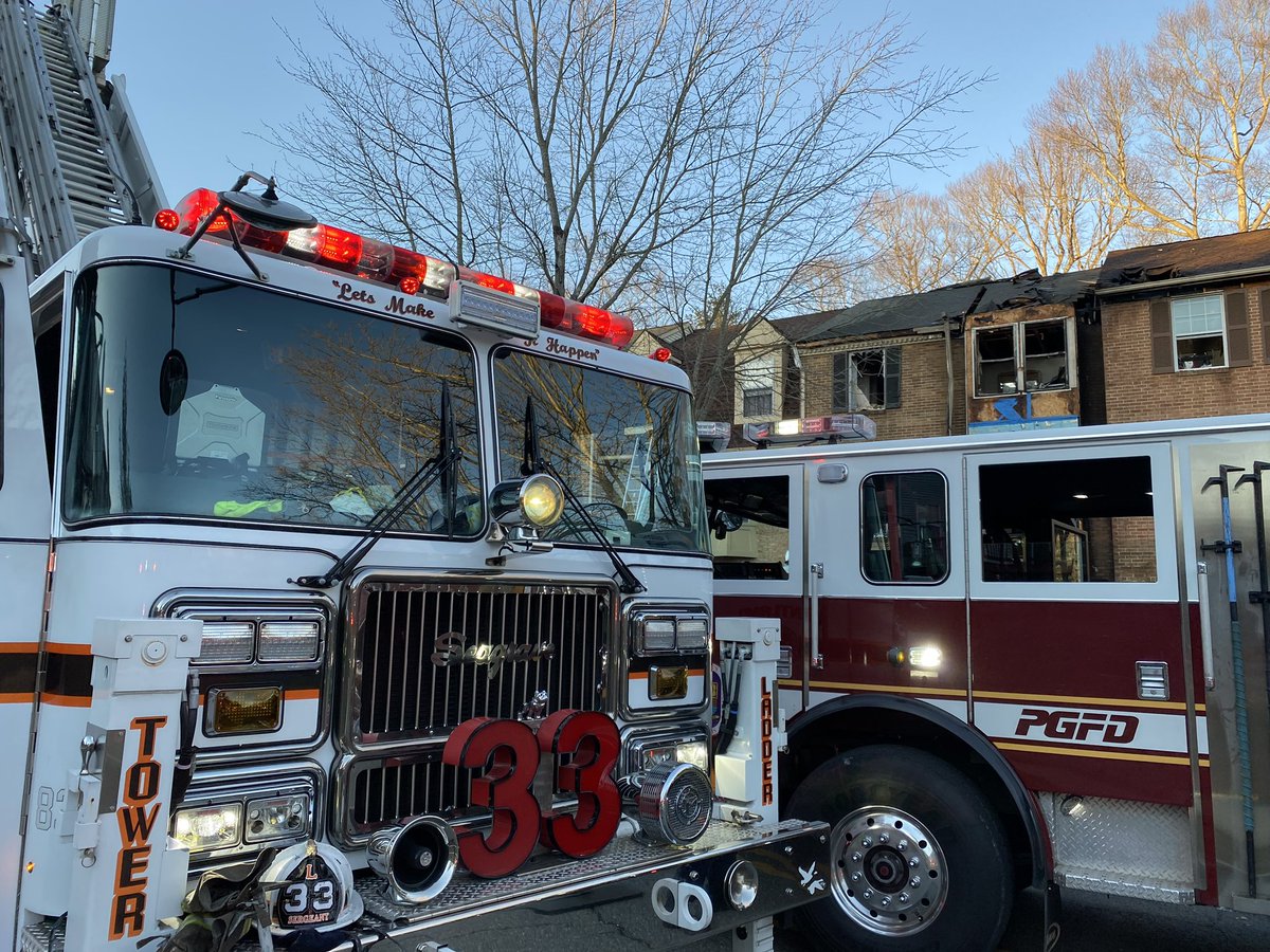 Kentland33's tweet photo. #Tower33 was alerted to respond for the Townhouse Fire in Company 20’s first due. While enroute communications updated units that they were receiving multiple calls. The first due engine arrived with a 3 story townhouse, fire showing. https://t.co/AtzIeU0wYh