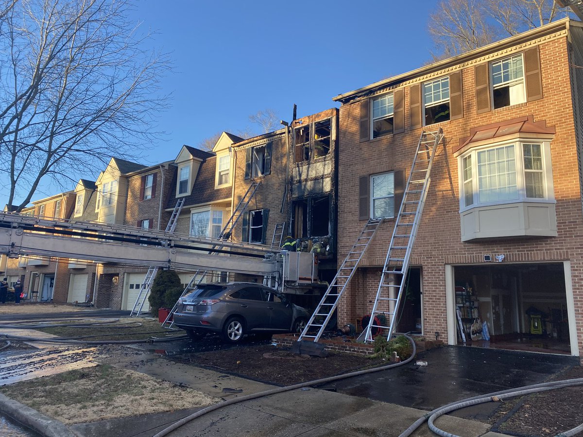 Kentland33's tweet photo. #Tower33 was alerted to respond for the Townhouse Fire in Company 20’s first due. While enroute communications updated units that they were receiving multiple calls. The first due engine arrived with a 3 story townhouse, fire showing. https://t.co/AtzIeU0wYh