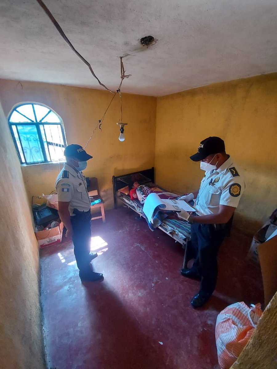 ElCuartoPodergt's tweet photo. Localizan sin vida a una menor de 13 años en el interior de una cantina en Santiago Chimaltenango #Huehuetenango autoridades investigan el caso. https://t.co/KFmNLhlknV
