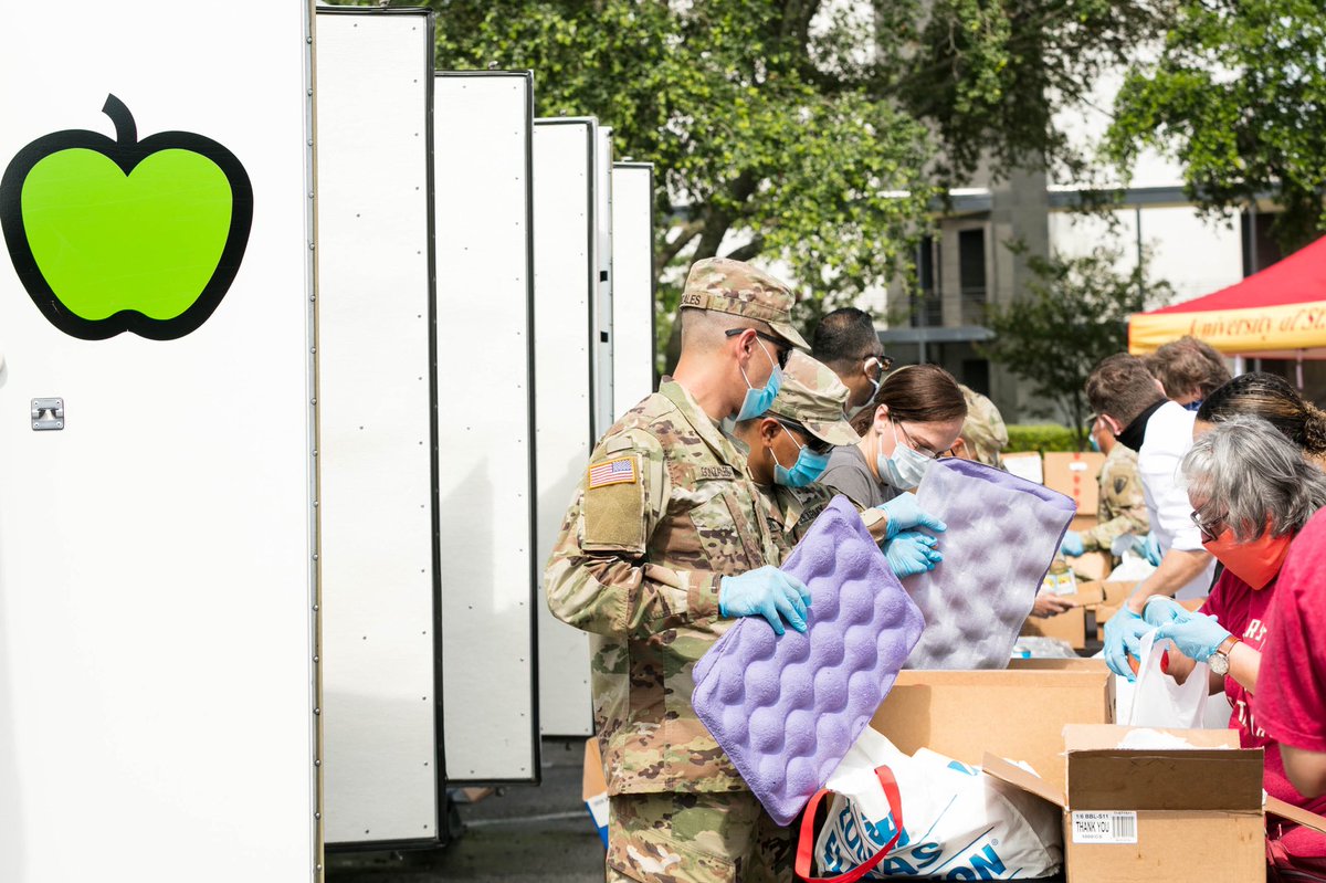 stthomashouston's tweet photo. Hello, Celt Community! 🦁
In response to last week’s deep freeze and the ongoing challenges, UST will be hosting a Mobile Food Distribution in partnership with the Houston Food Bank.
Join us on campus this Friday, Feb. 26, from 4 p.m. to 6 p.m. ❤️
#usthouston #uststrong https://t.co/JQx8x9ll03