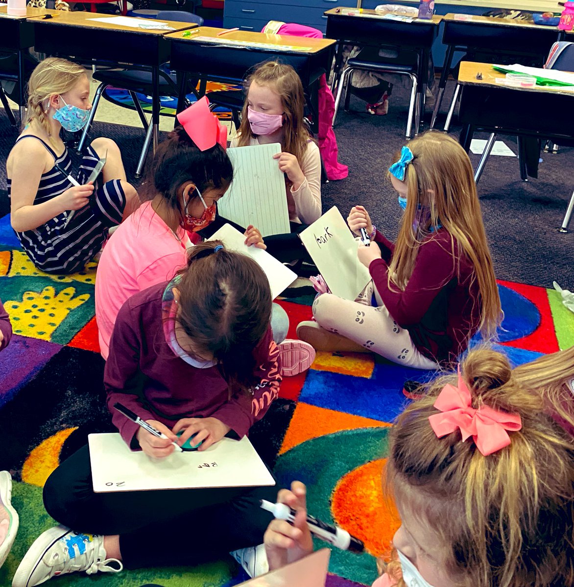 keesheri1's tweet photo. Showdown: Group Ss in groups of 4. Ss secretly respond on white board to teacher statement. Teacher says “Showdown”and Ss show answer to group. Ss groups discuss misconceptions. @Crestview2 #CVrelentless #1stGrade https://t.co/jHI02MGabS