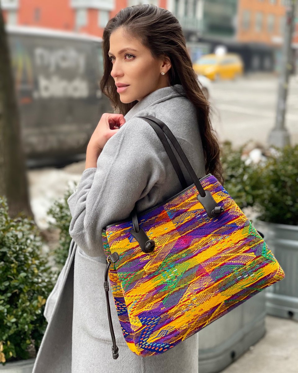 El huipil de San Juan, Sacatepéquez es muy especial para mi, no solo por su belleza y el increíble trabajo que requiere una pieza de arte como esta sino porque fue el huipil con el que hicimos la primera <a href="/MariasBag/">MARIAS</a>