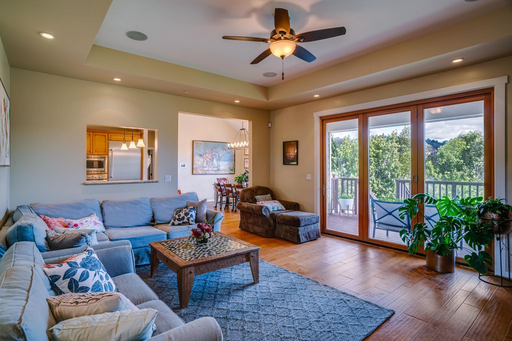 FullFrameAgency's tweet image. No, seriously. That is a REAL sky! We know it looks like someone chose an unrealistic shot for a sky swap, but nope! It was just an amazing day. These are from a shoot, last weekend, in Scotts Valley, near Santa Cruz, for #CompassRealty . #realestatephotography #scottsvalley