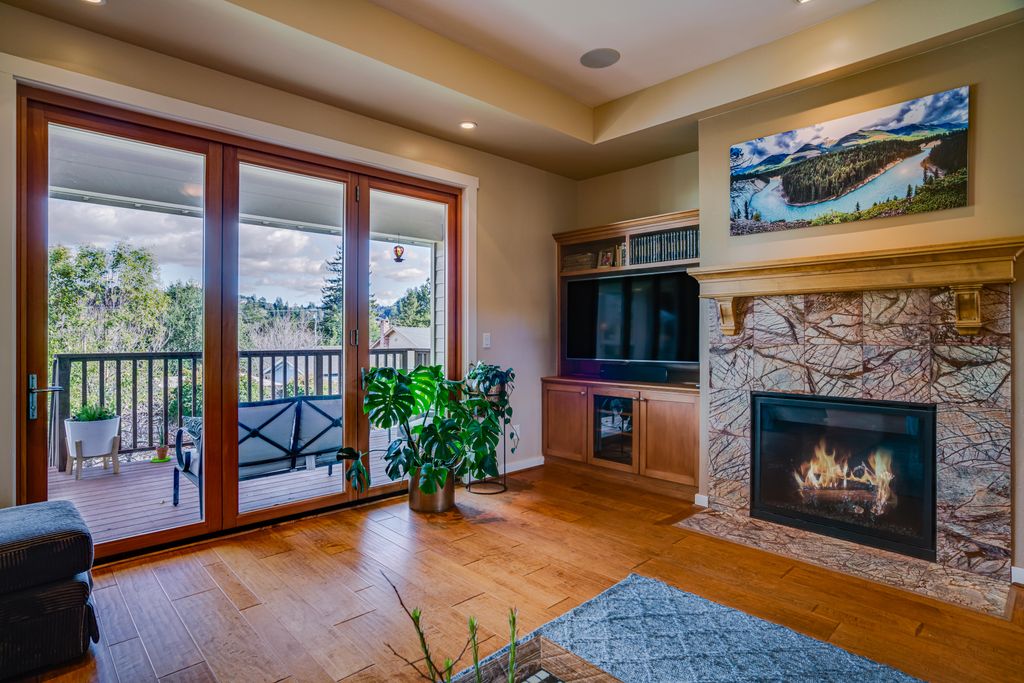 FullFrameAgency's tweet image. No, seriously. That is a REAL sky! We know it looks like someone chose an unrealistic shot for a sky swap, but nope! It was just an amazing day. These are from a shoot, last weekend, in Scotts Valley, near Santa Cruz, for #CompassRealty . #realestatephotography #scottsvalley