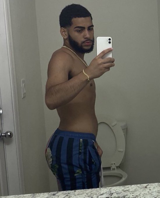 Watch gorillaglue327's leaked NSFW photo on TwXstars