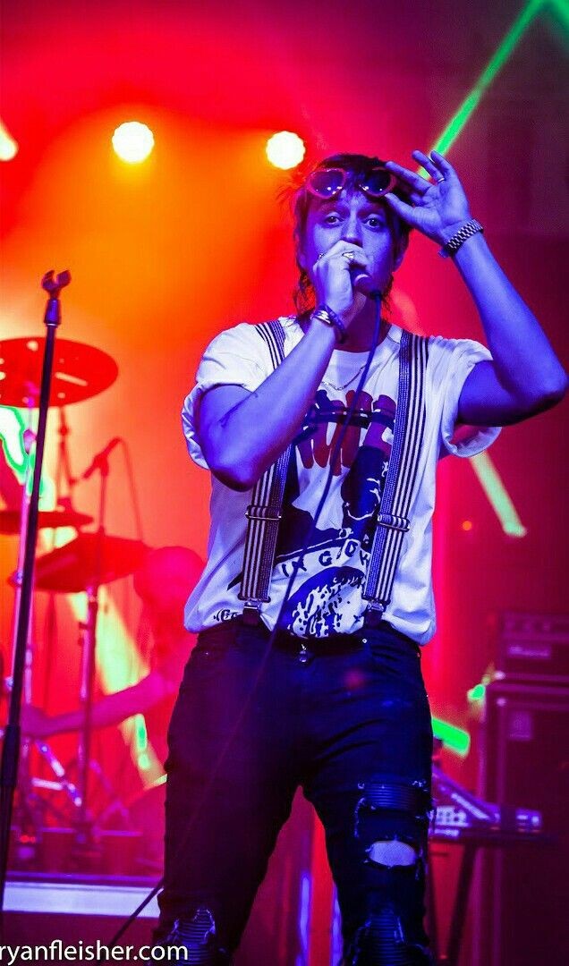 threadofjoy's tweet image. Para mí Julian es el hombre que tiene las mejores piernas así que abro hilo: