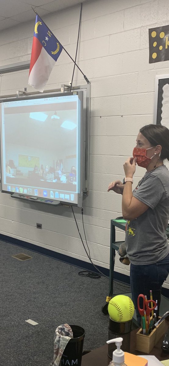 hannahcarriker's tweet photo. Shoutout to @SarahPa59782063 for teaching us about how to use our Hue document cameras!! #ChathamDigitalLearning #BennettRocks https://t.co/vdCXO0uKSt