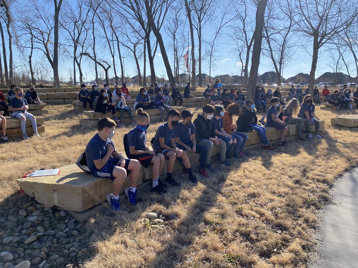 MrsSWheeler's tweet photo. Norton 5th Grade at the Allen ISD Steam Center day 1.  Planet Walk, Omniglobe, and Pond Aquatics @steamk8 @Allenlearns @NortonKnights https://t.co/ZYfV8k4GfK